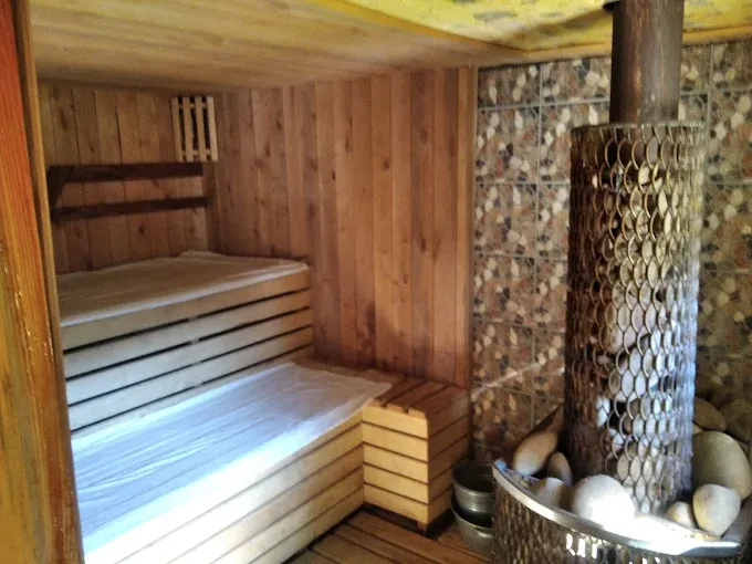 Парильня сауни з кам’яною піччю